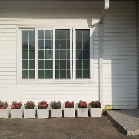 Geoje Ton Ton Guesthouse Exterior photo