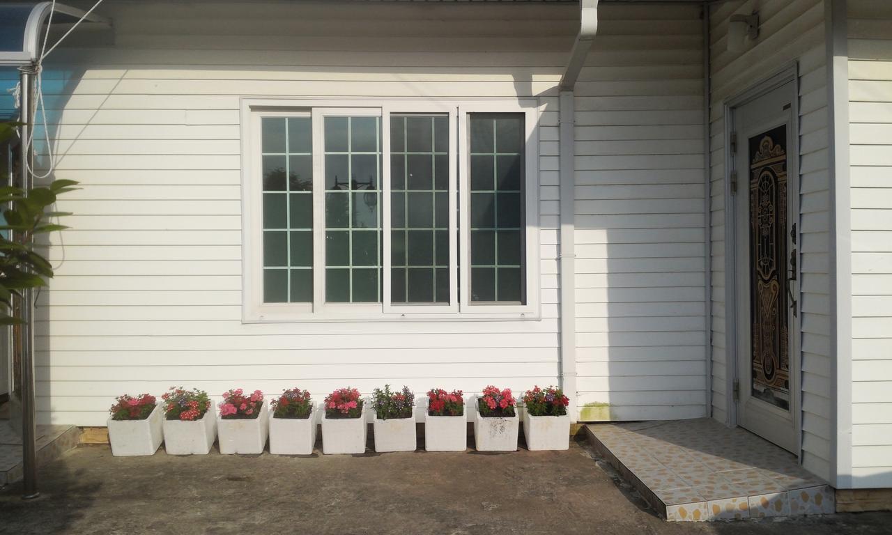 Geoje Ton Ton Guesthouse Exterior photo